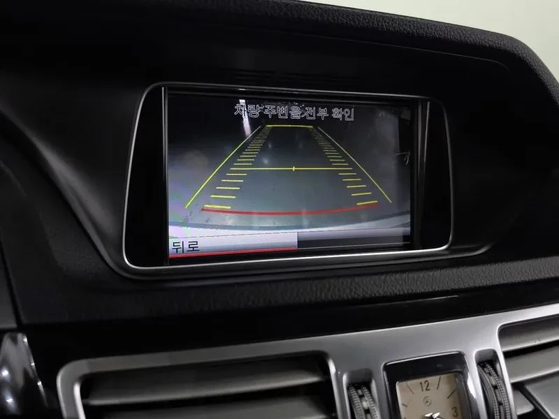 Mercedes-Benz E 250 4MATIC, снимка 15 - Автомобили и джипове - 53873831