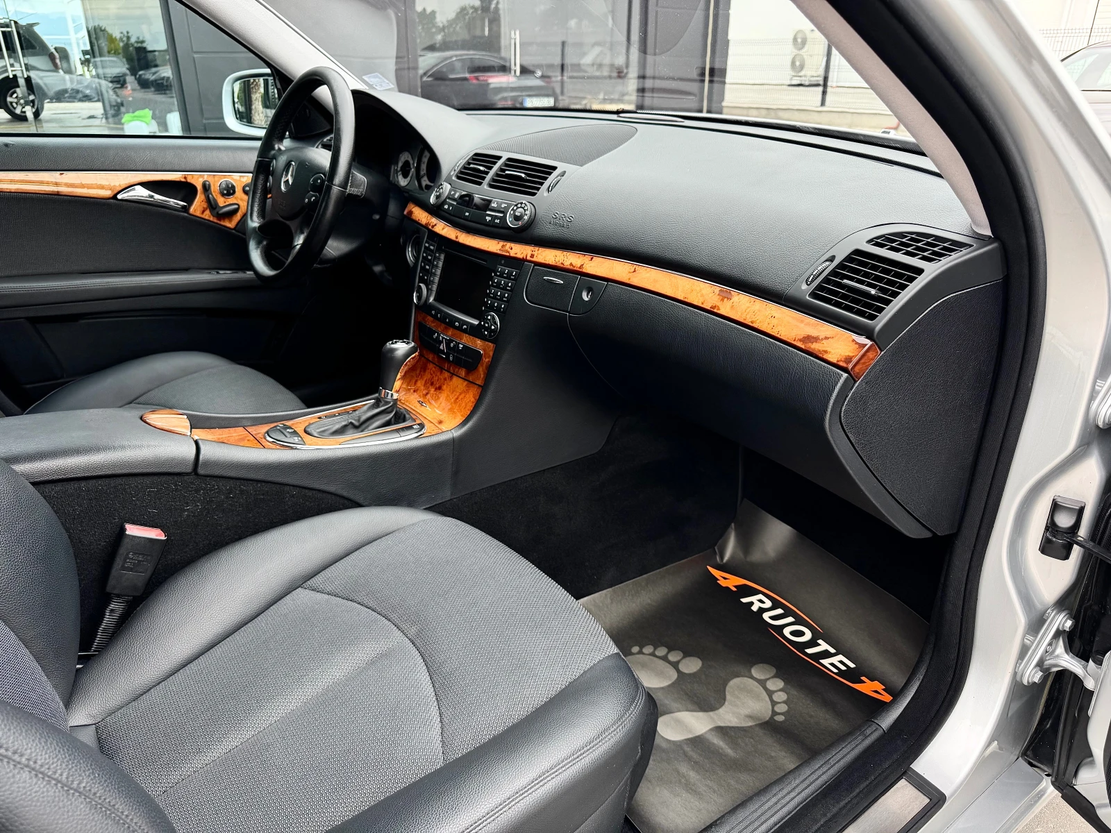 Mercedes-Benz E 320 CDi 4Matic * Avantgarde*  - изображение 10