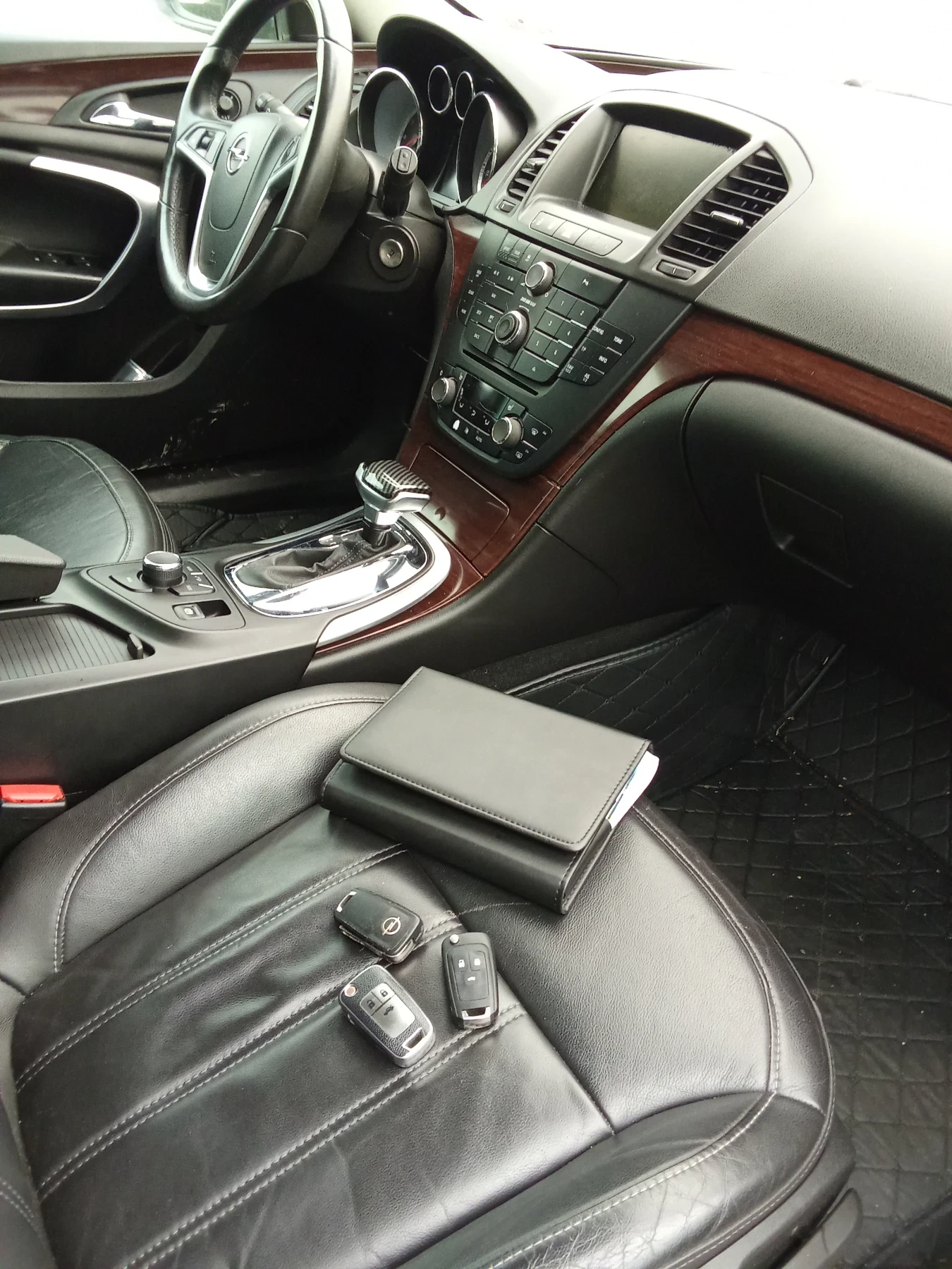 Opel Insignia 4x4 220kc  Automat, снимка 10 - Автомобили и джипове - 51052303