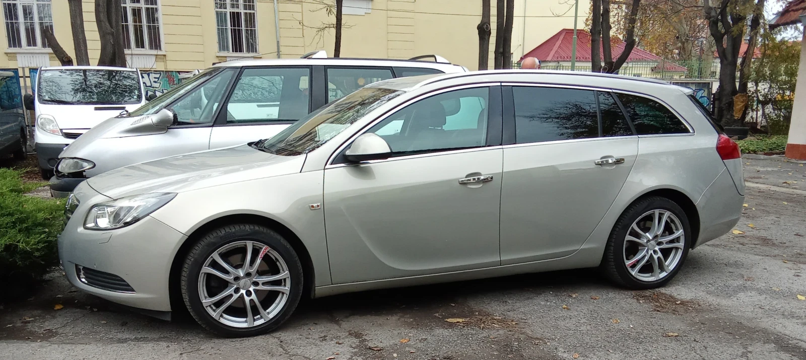 Opel Insignia 4x4 220kc  Automat, снимка 5 - Автомобили и джипове - 51052303