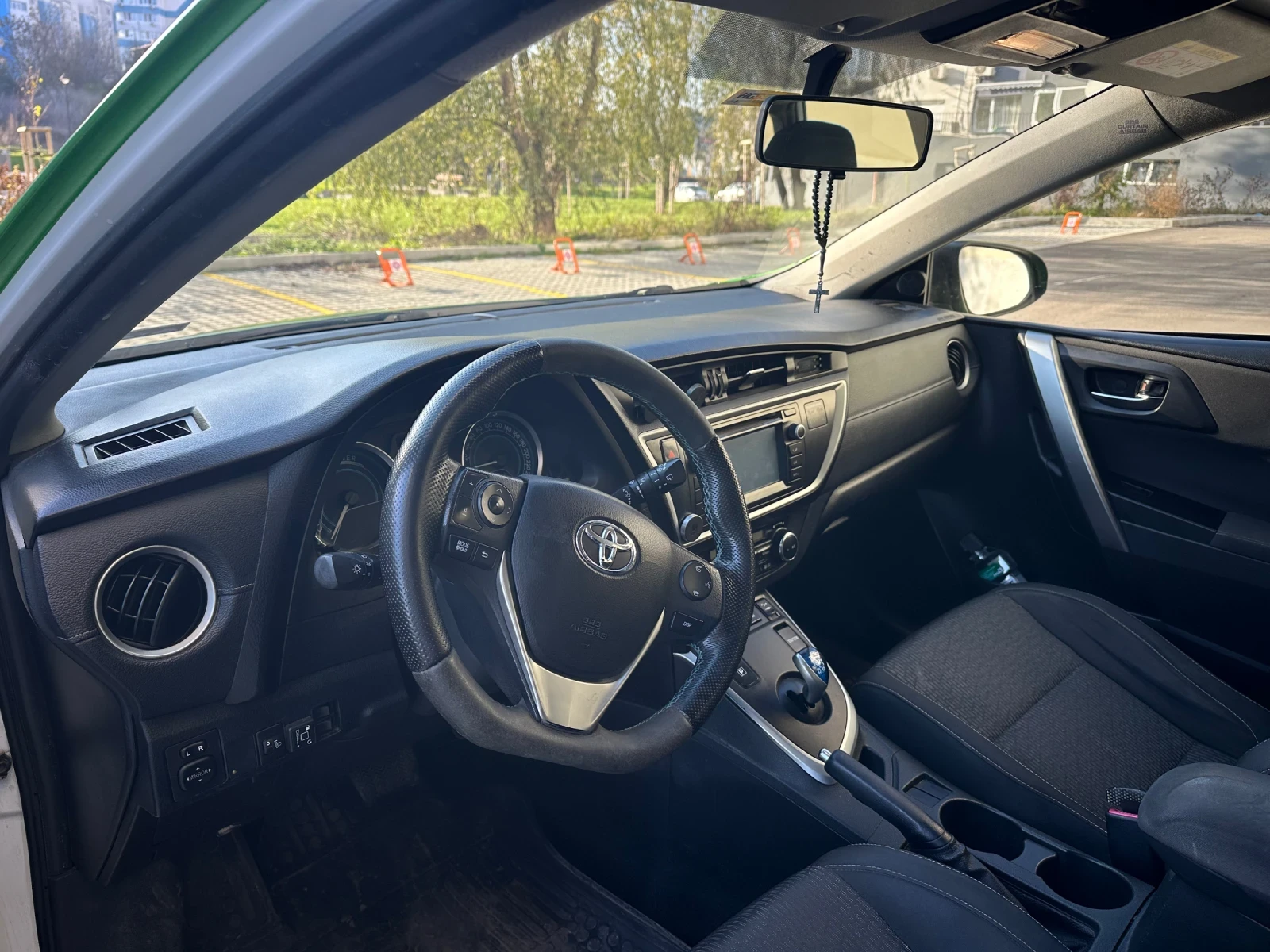 Toyota Auris 1.8 Hybrid + Газ - изображение 8