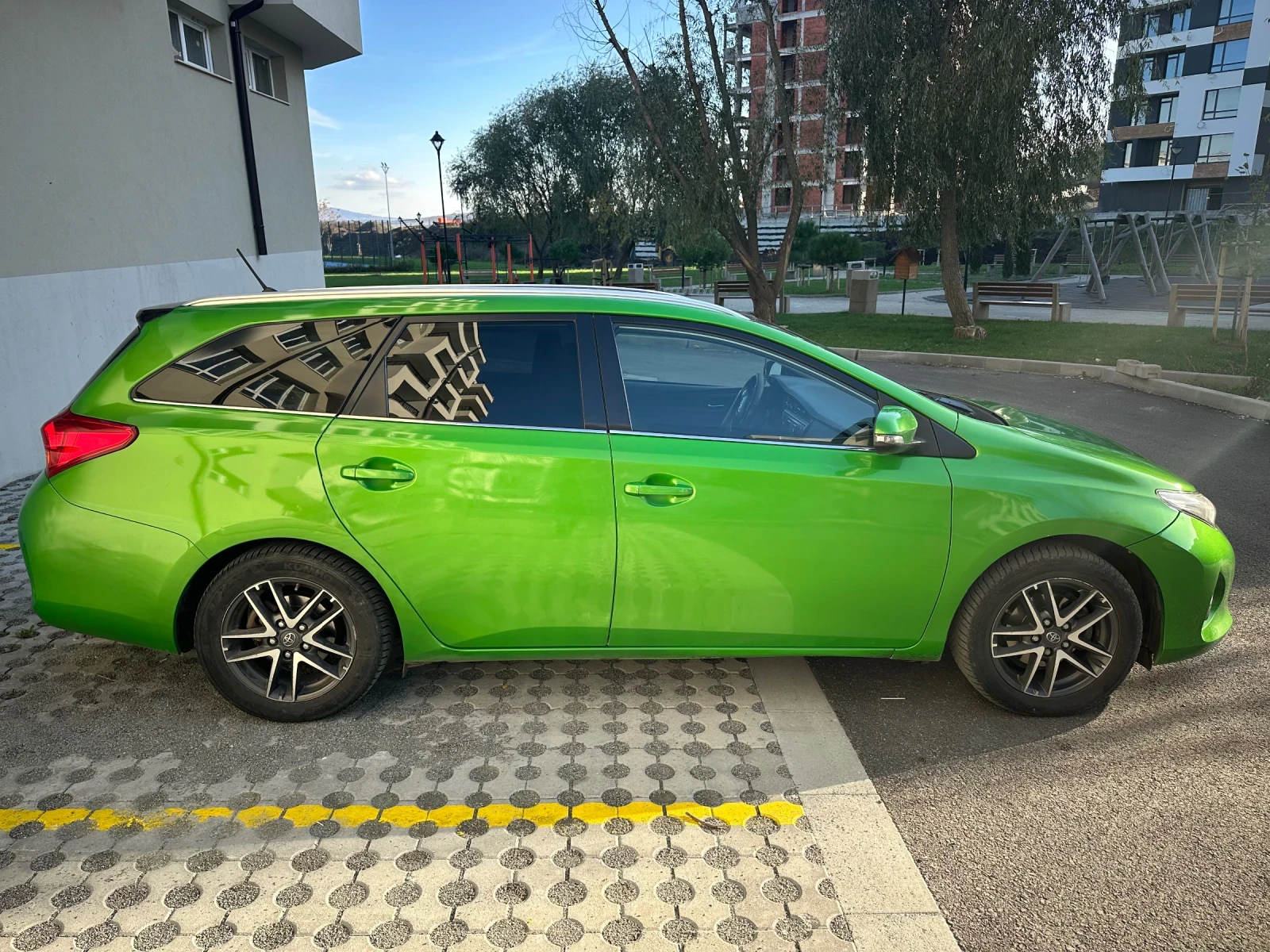 Toyota Auris 1.8 Hybrid + Газ - изображение 6