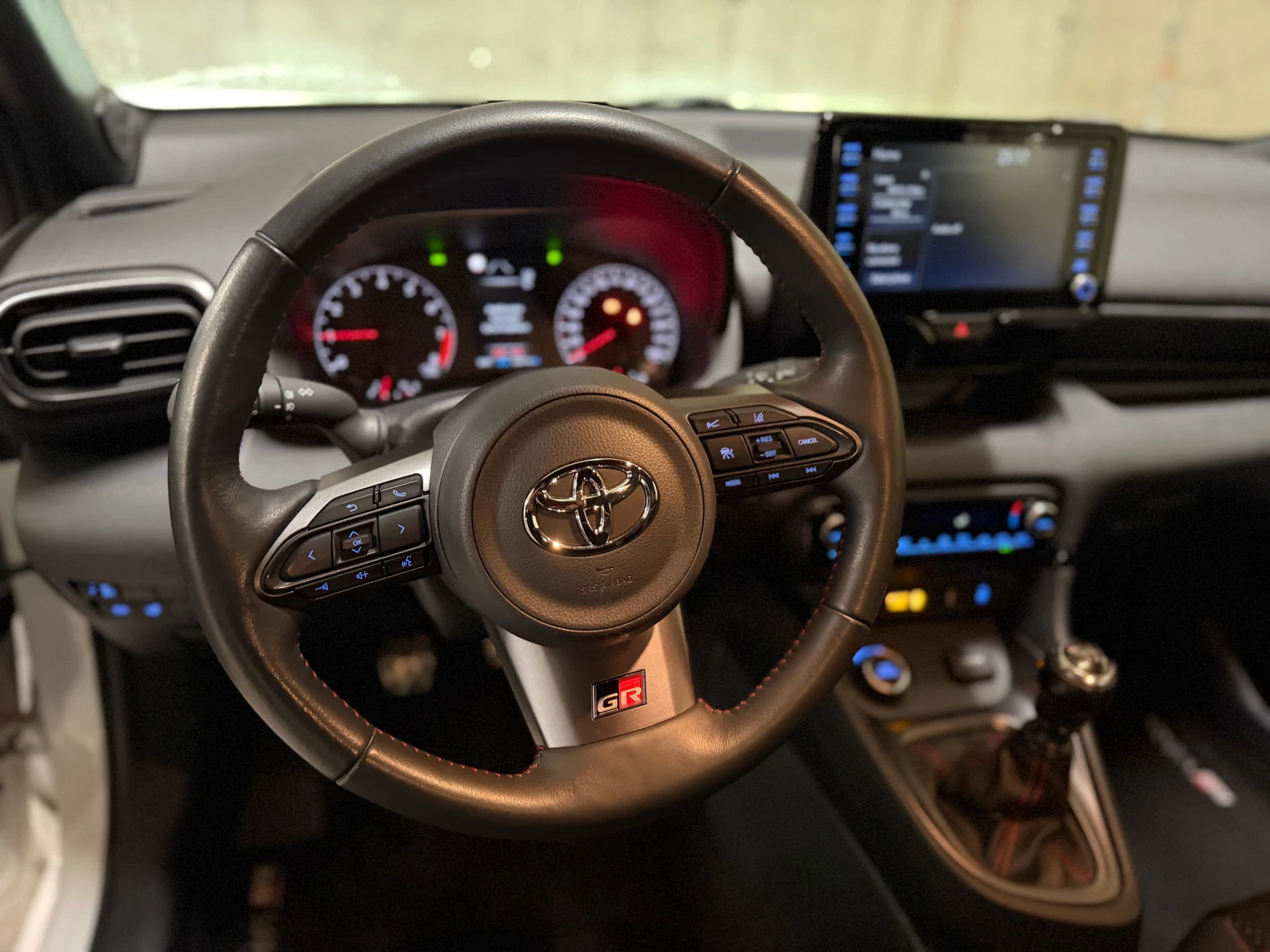 Toyota Yaris GR Perfornance Carbone, снимка 8 - Автомобили и джипове - 55196749