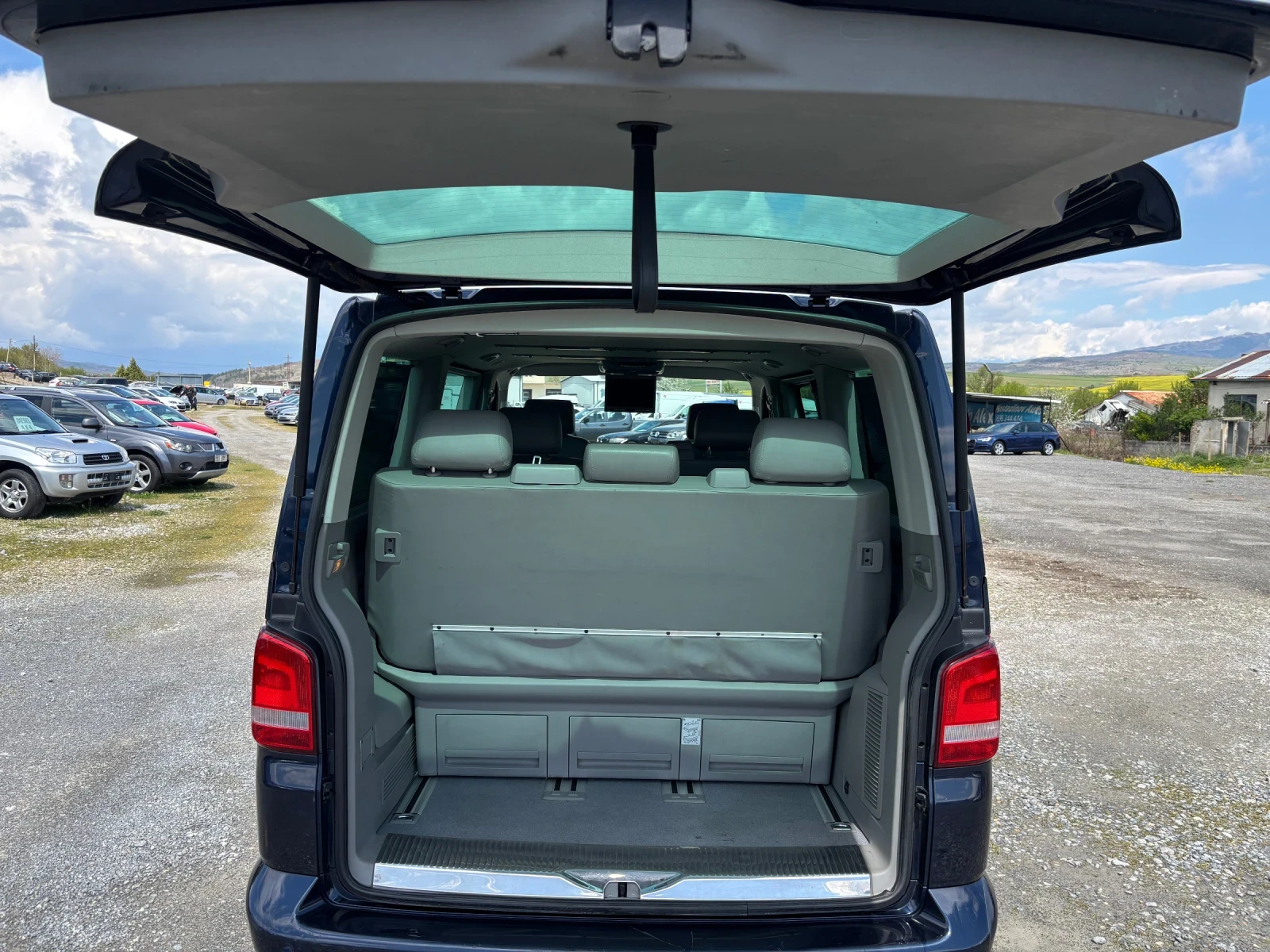 VW Multivan 2.0TDI, снимка 13 - Автомобили и джипове - 54371748