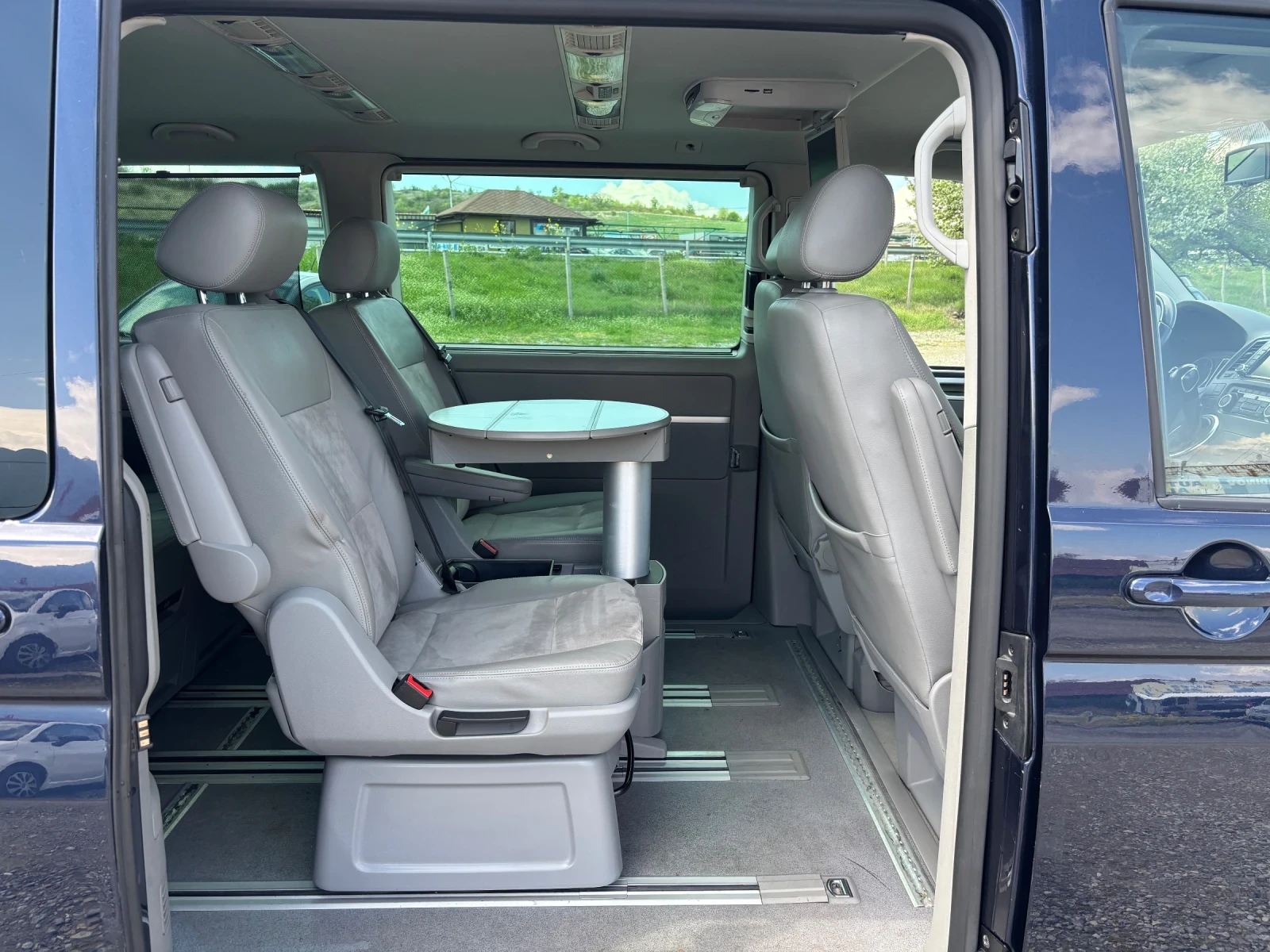 VW Multivan 2.0TDI, снимка 10 - Автомобили и джипове - 54371748