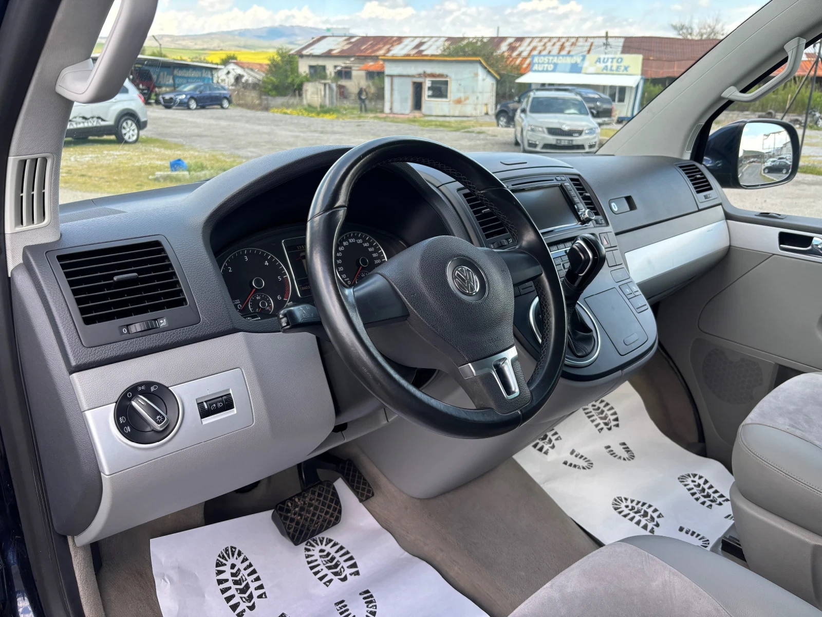 VW Multivan 2.0TDI, снимка 7 - Автомобили и джипове - 54371748
