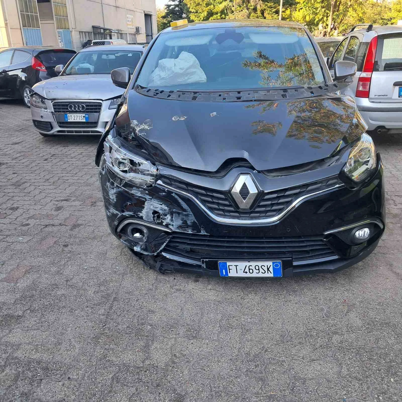 Renault Scenic, снимка 3 - Автомобили и джипове - 56316435