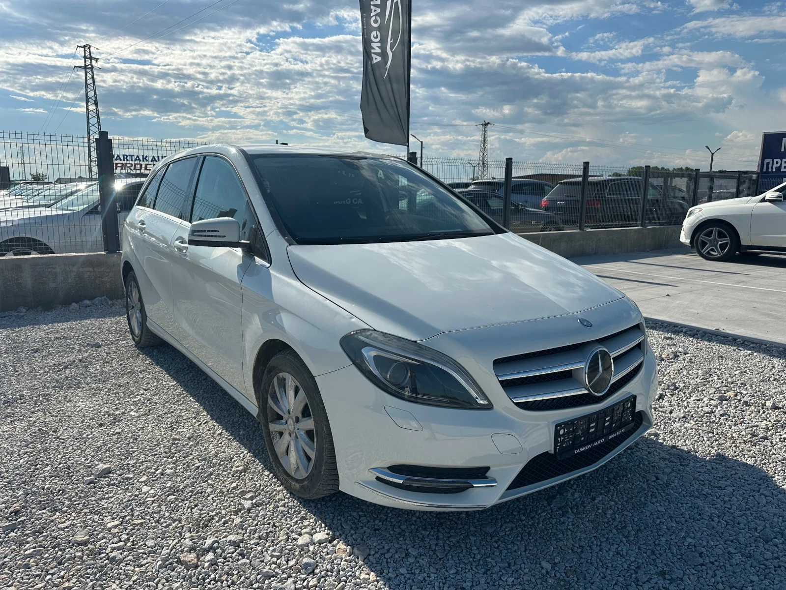 Mercedes-Benz B 200 * Led* Камера* , снимка 2 - Автомобили и джипове - 54692744
