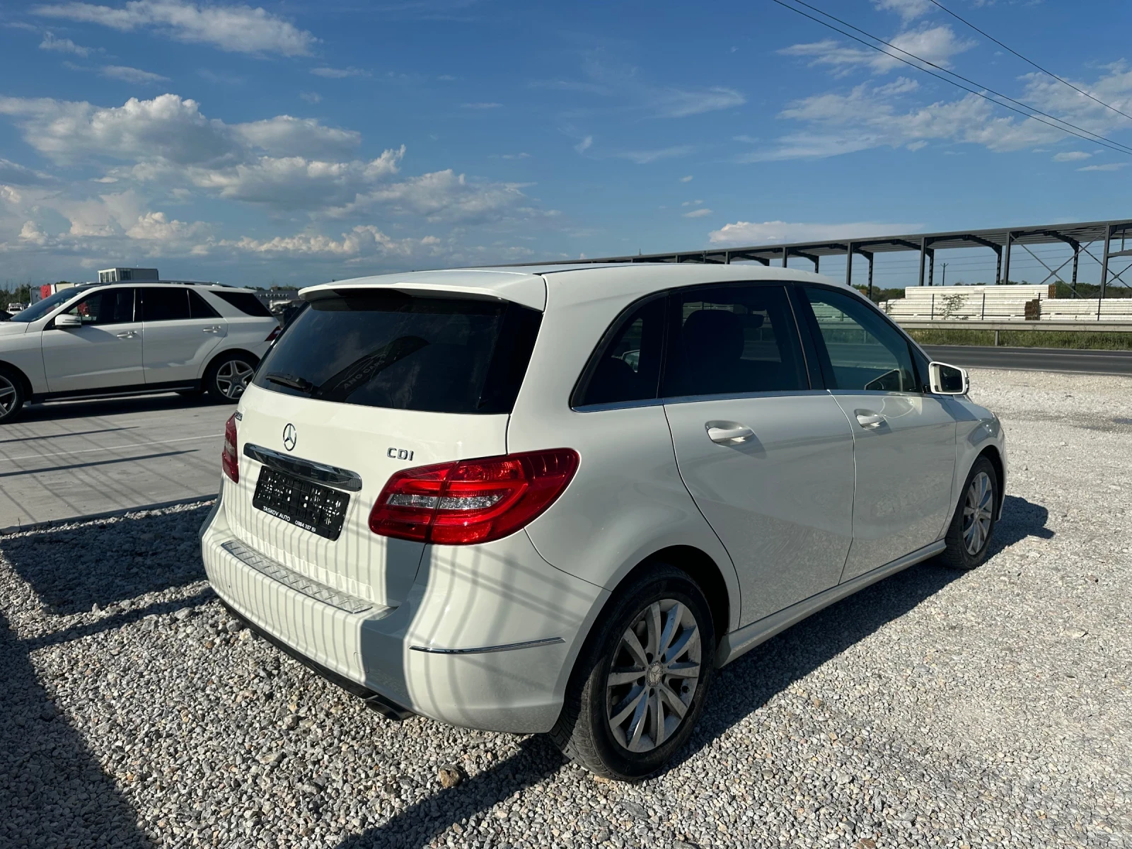 Mercedes-Benz B 200 * Led* Камера* , снимка 3 - Автомобили и джипове - 54692744
