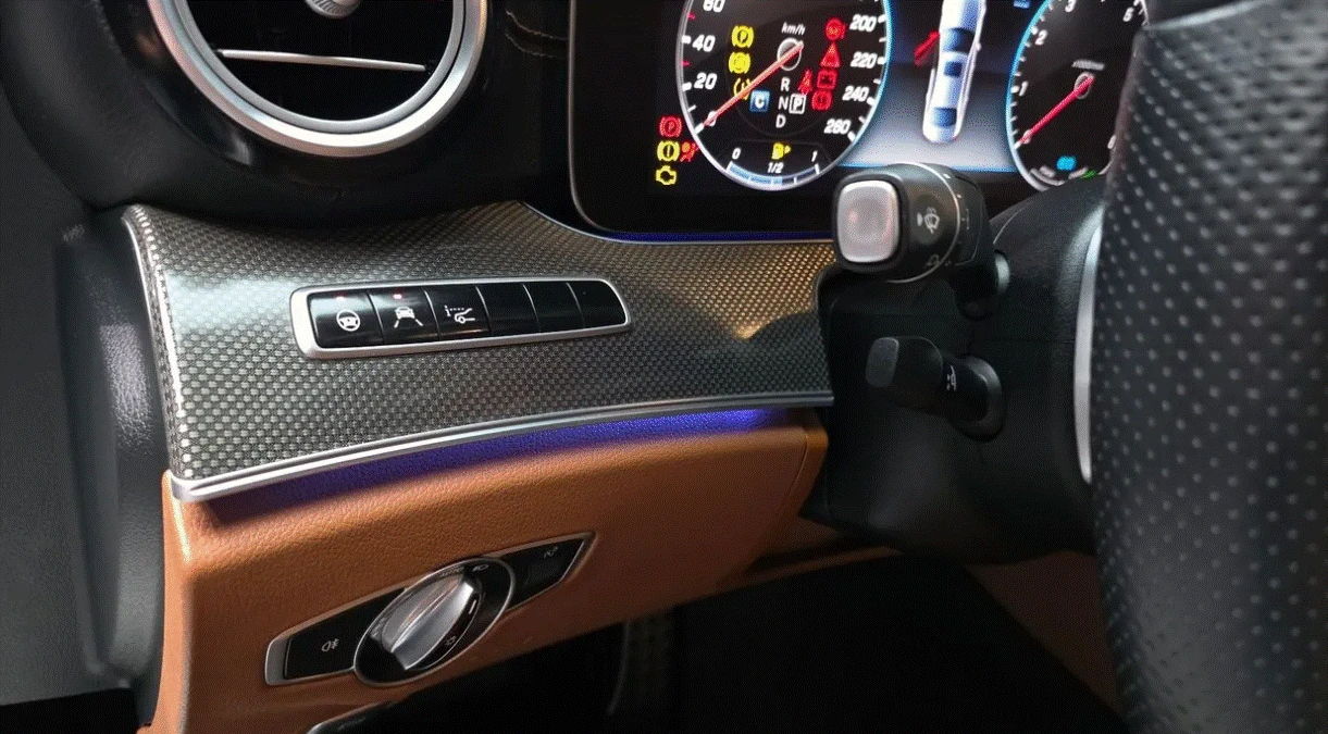 Mercedes-Benz E 350 4MATIC/AMG/BURMESTER/ПАНОРАМА/360CAMERA/, снимка 12 - Автомобили и джипове - 55423902
