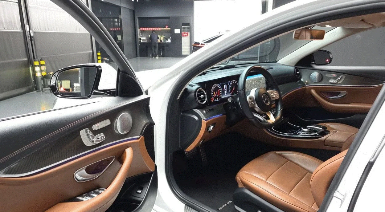 Mercedes-Benz E 350 4MATIC/AMG/BURMESTER/ПАНОРАМА/360CAMERA/, снимка 5 - Автомобили и джипове - 55423902