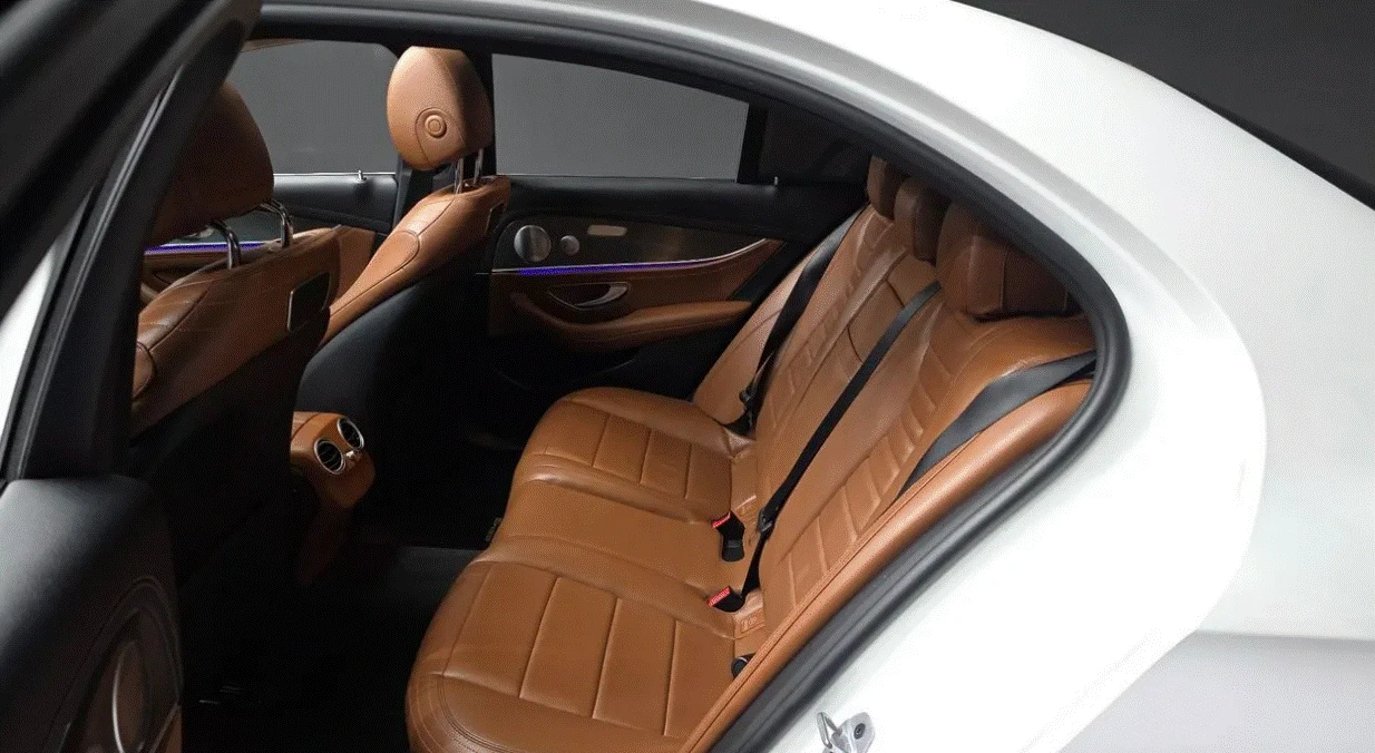 Mercedes-Benz E 350 4MATIC/AMG/BURMESTER/ПАНОРАМА/360CAMERA/, снимка 13 - Автомобили и джипове - 55423902