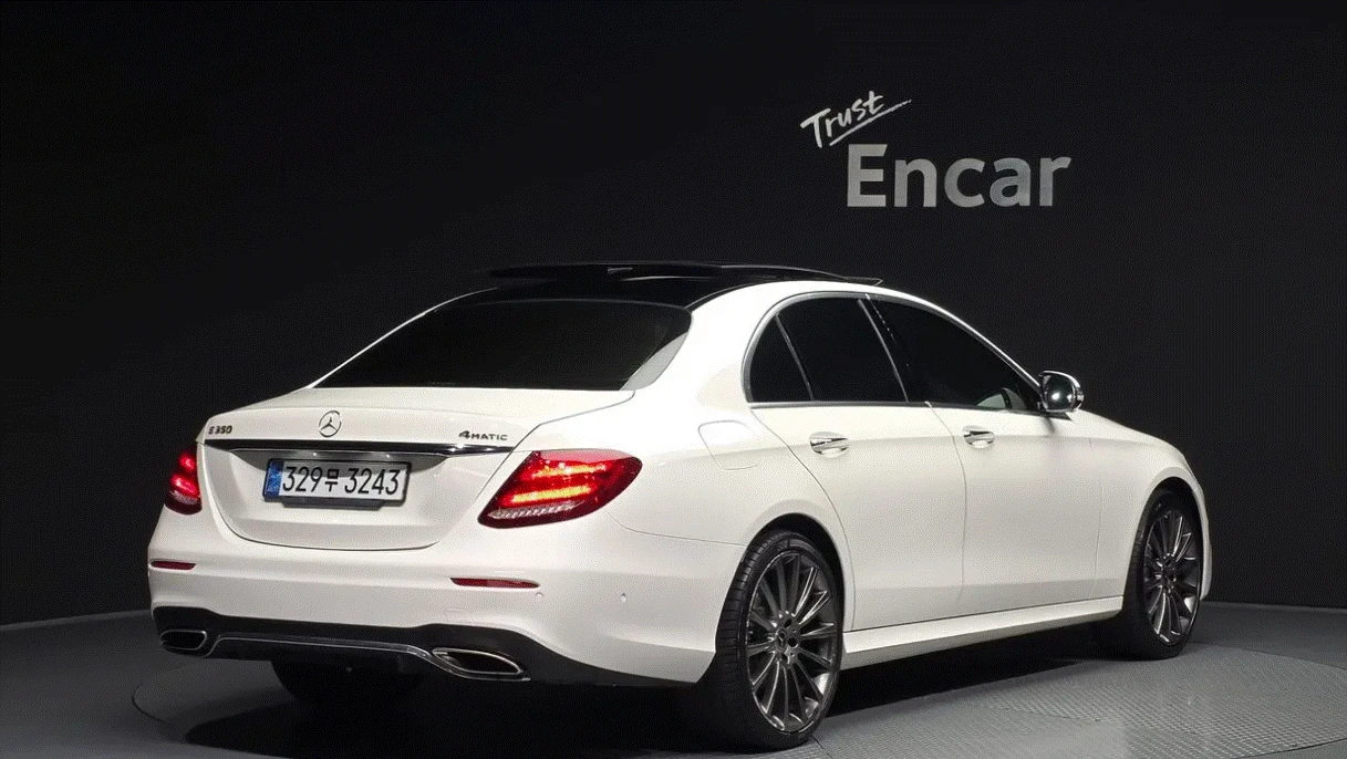 Mercedes-Benz E 350 4MATIC/AMG/BURMESTER/ПАНОРАМА/360CAMERA/, снимка 3 - Автомобили и джипове - 55423902