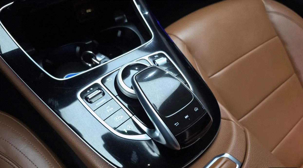 Mercedes-Benz E 350 4MATIC/AMG/BURMESTER/ПАНОРАМА/360CAMERA/, снимка 11 - Автомобили и джипове - 55423902