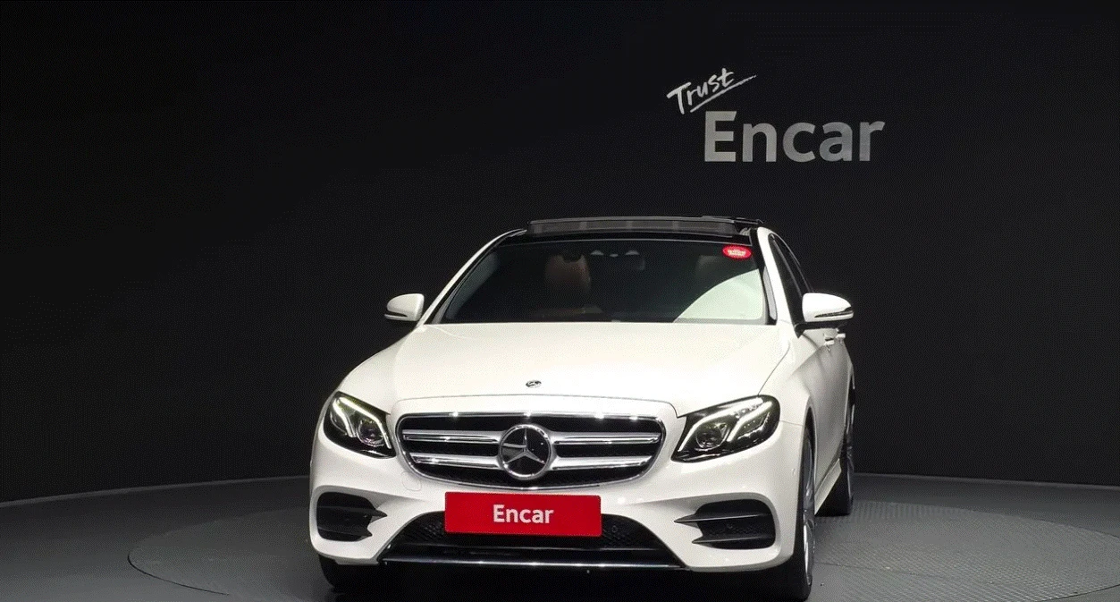Mercedes-Benz E 350 4MATIC/AMG/BURMESTER/ПАНОРАМА/360CAMERA/, снимка 2 - Автомобили и джипове - 55423902
