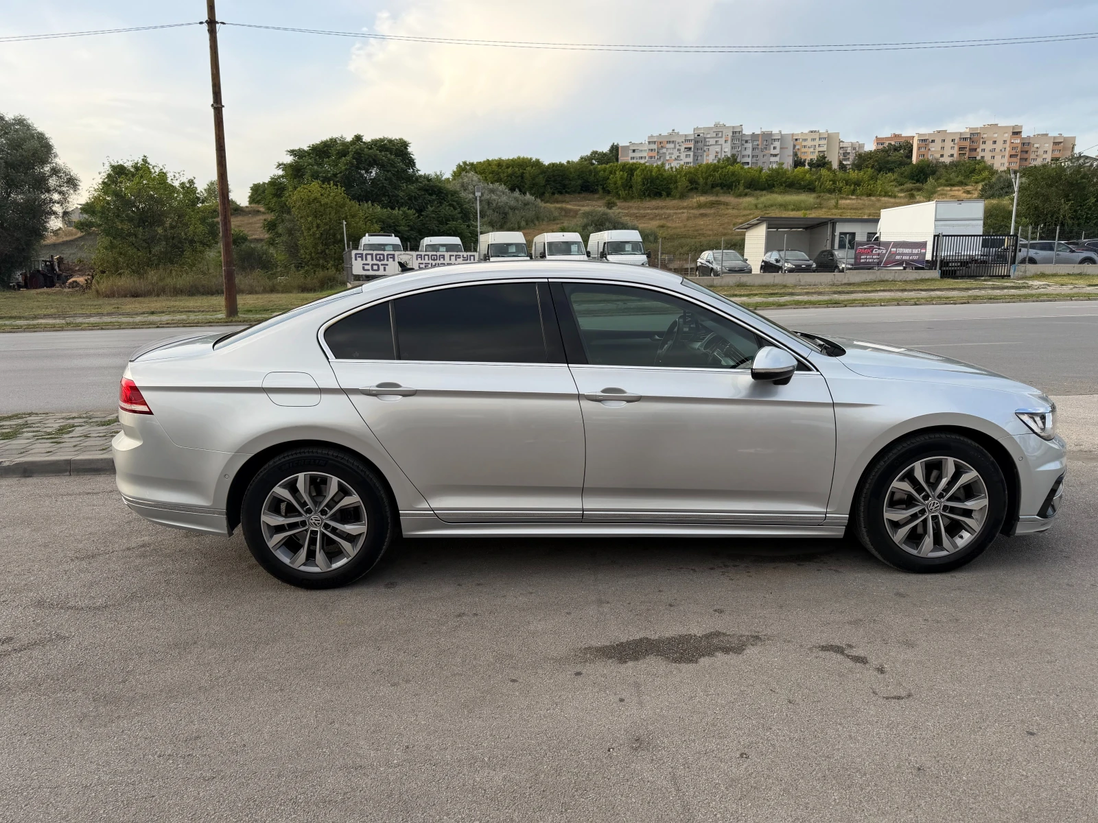 VW Passat R-LINE, снимка 4 - Автомобили и джипове - 55426165