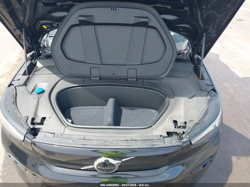 Volvo C40 * TWIN PLUS* 360* ПАНО* KEYLESS* Camera* ПОДГРЕВ* , снимка 9 - Автомобили и джипове - 55434488