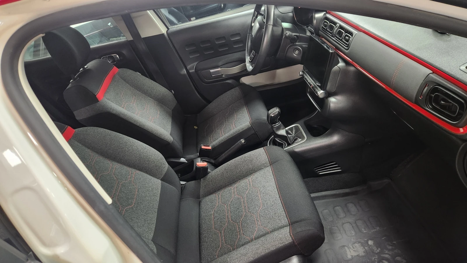 Citroen C3 1.2i, снимка 2 - Автомобили и джипове - 55683910