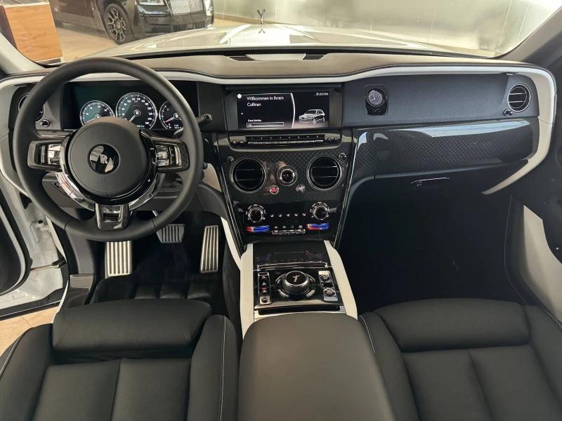 Rolls-Royce Cullinan = NEW= Shooting Star Roof/Night Vision Гаранция, снимка 7 - Автомобили и джипове - 47304721