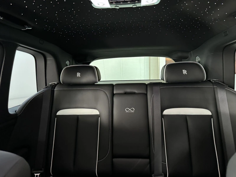 Rolls-Royce Cullinan = NEW= Shooting Star Roof/Night Vision Гаранция, снимка 11 - Автомобили и джипове - 47304721