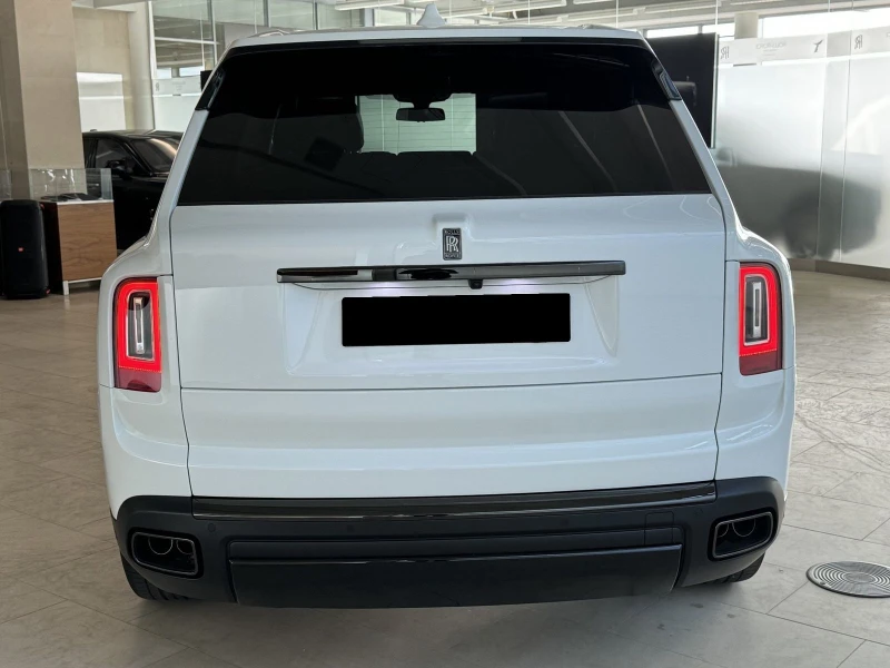 Rolls-Royce Cullinan = NEW= Shooting Star Roof/Night Vision Гаранция, снимка 2 - Автомобили и джипове - 47304721