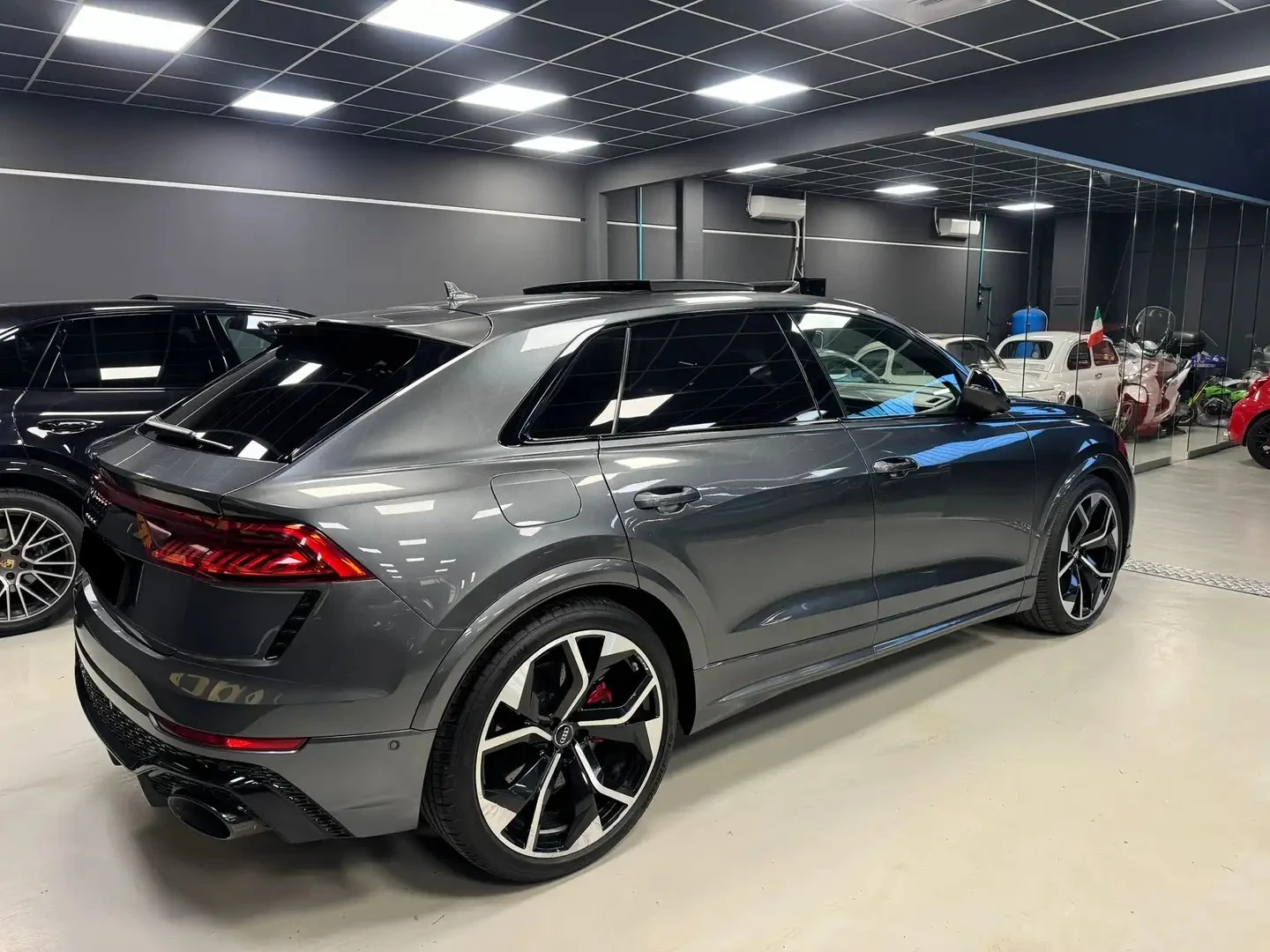 Audi RSQ8 4.0 TFSI V8 Mild Hybrid Quattro, снимка 4 - Автомобили и джипове - 54547815