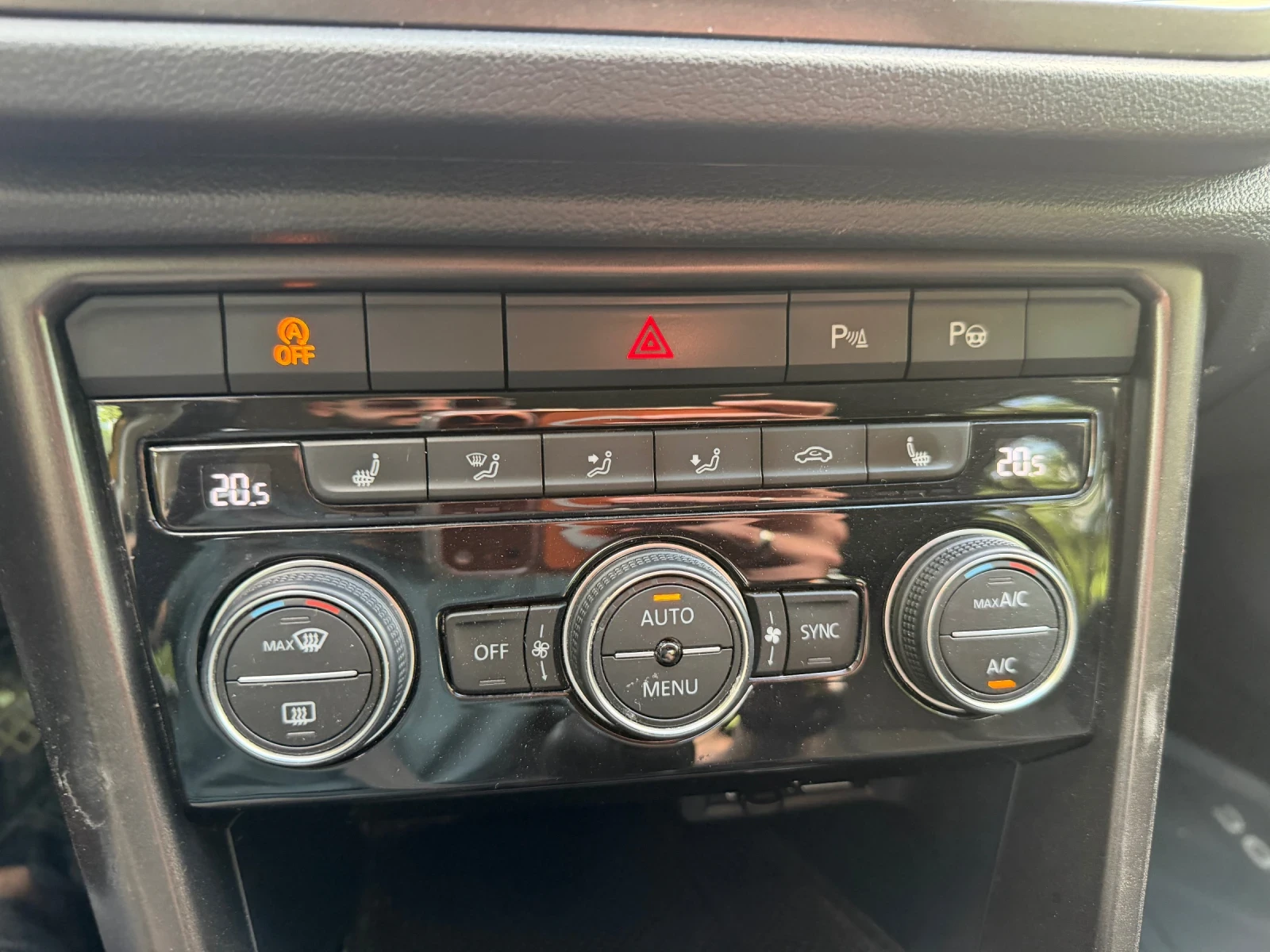 VW T-Roc, снимка 8 - Автомобили и джипове - 54621417