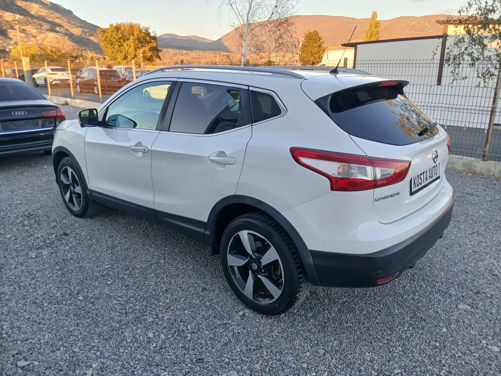 Nissan Qashqai КАТО НОВ, снимка 7 - Автомобили и джипове - 56609929