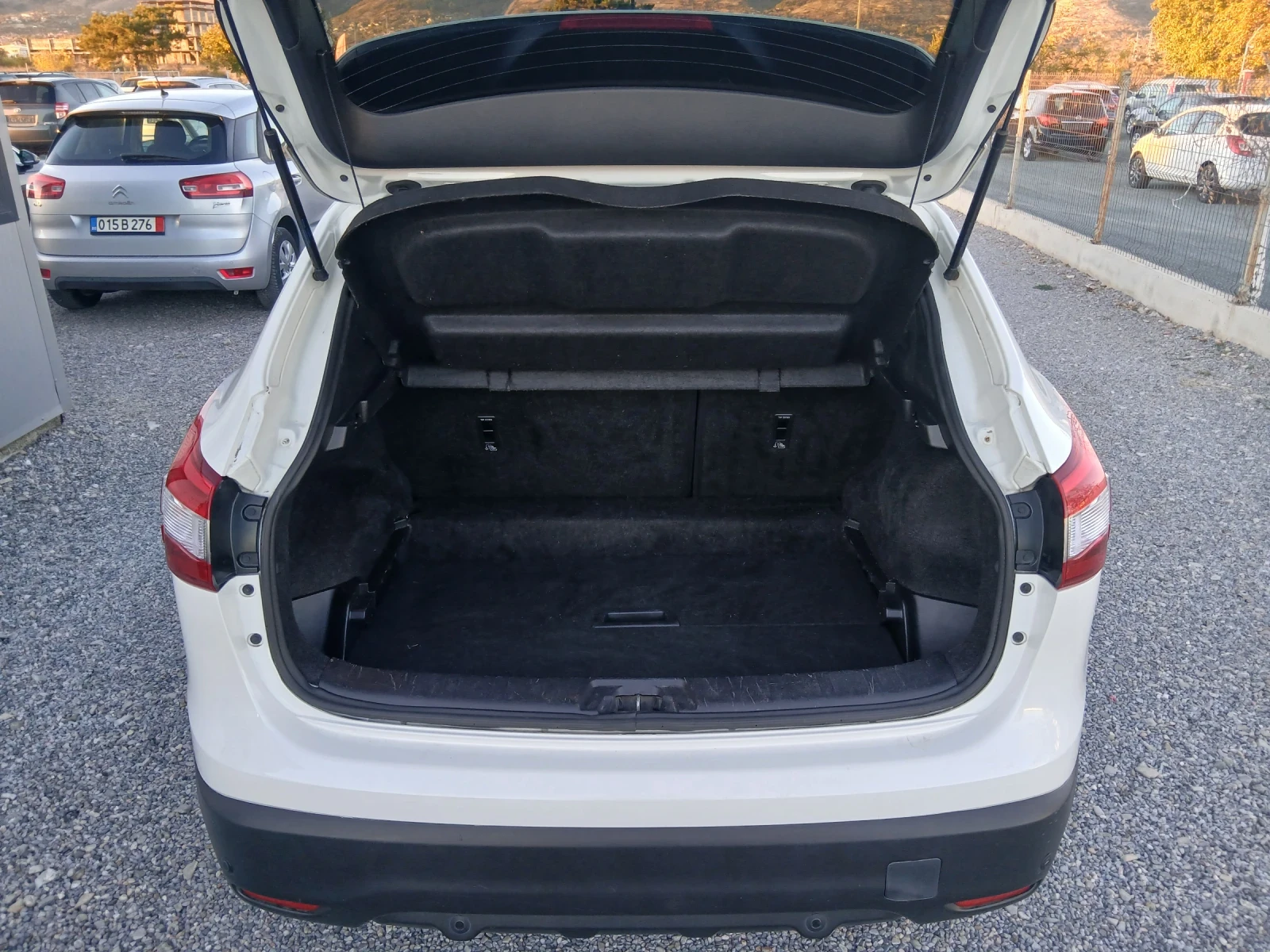 Nissan Qashqai КАТО НОВ, снимка 16 - Автомобили и джипове - 56609929