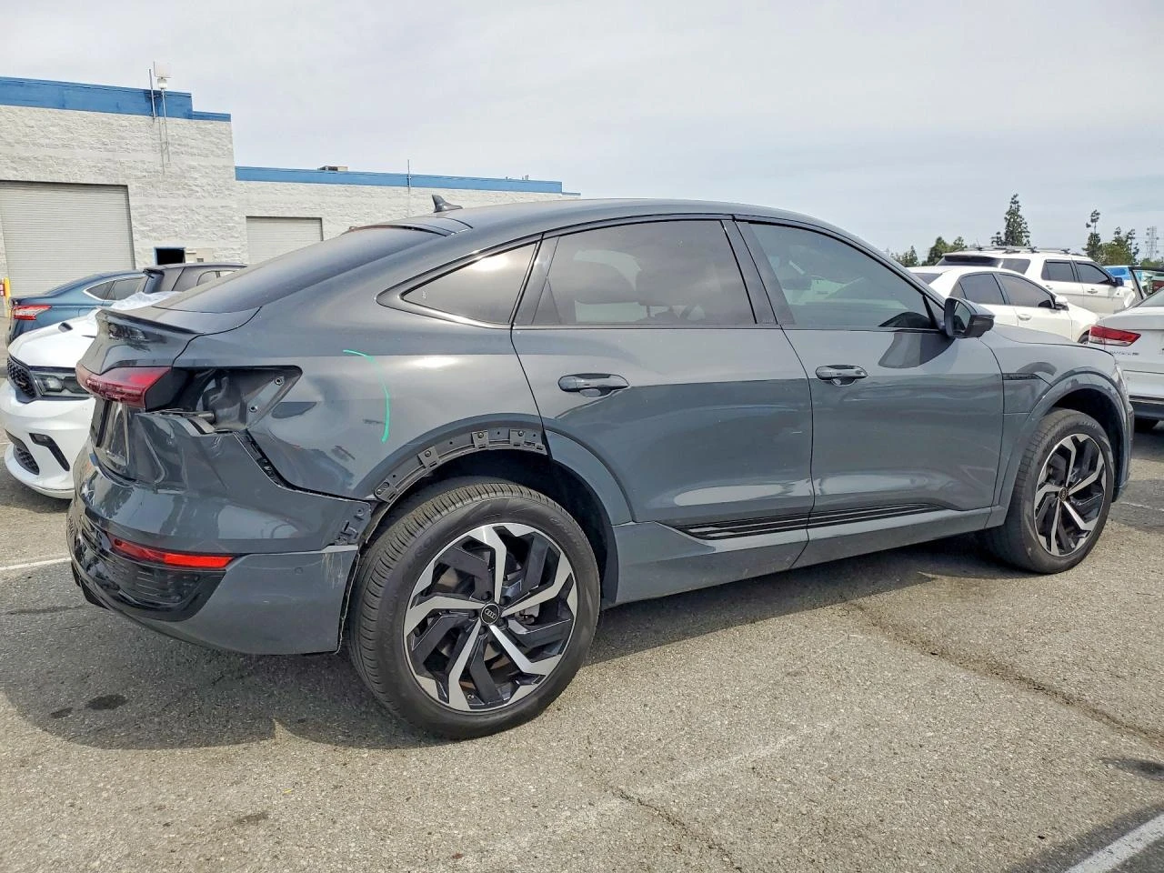 Audi Q8 E-Tron Sportback Premium Plus, снимка 3 - Автомобили и джипове - 55140045