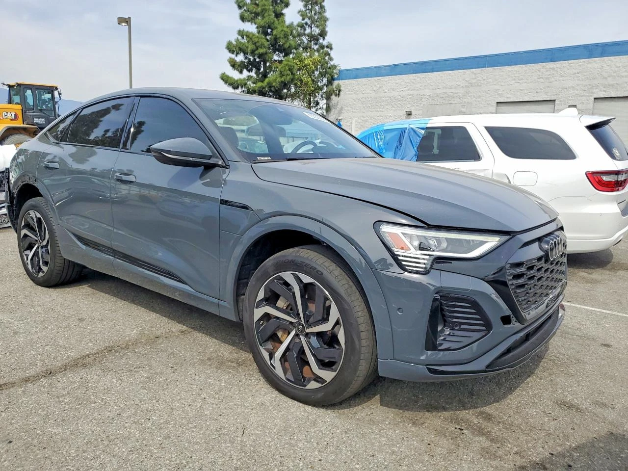 Audi Q8 E-Tron Sportback Premium Plus, снимка 4 - Автомобили и джипове - 55140045