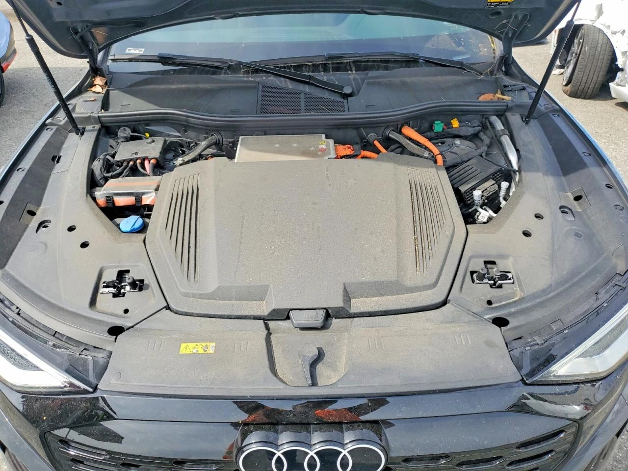 Audi Q8 E-Tron Sportback Premium Plus, снимка 11 - Автомобили и джипове - 55140045