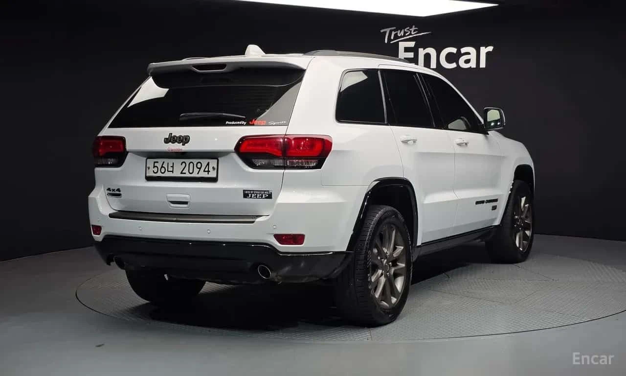 Jeep Cherokee * 3.0 Diesel 75th Special Edition * ЦЕНА ДО БГ, снимка 2 - Автомобили и джипове - 55628909