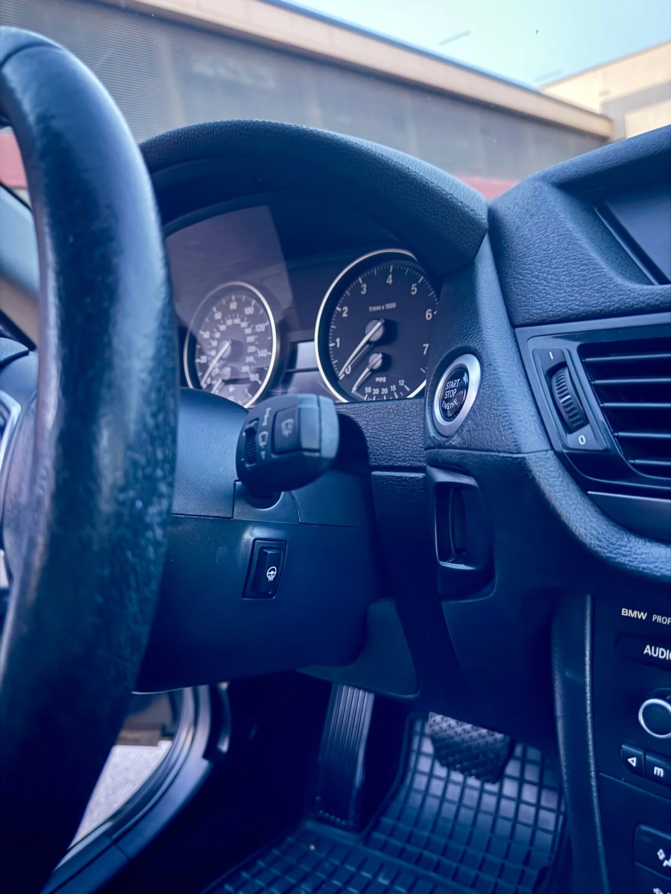 BMW X1 28i xDrive ZF8, снимка 9 - Автомобили и джипове - 56433892