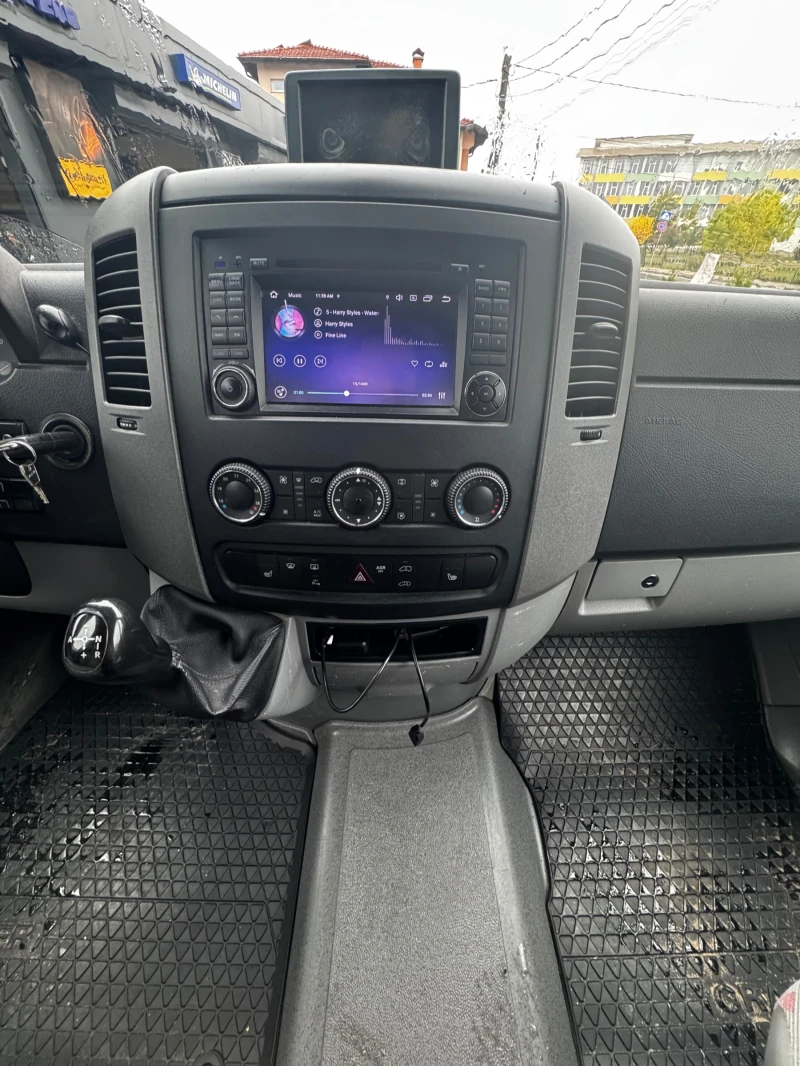 VW Crafter Пътнически, снимка 10 - Бусове и автобуси - 52422691