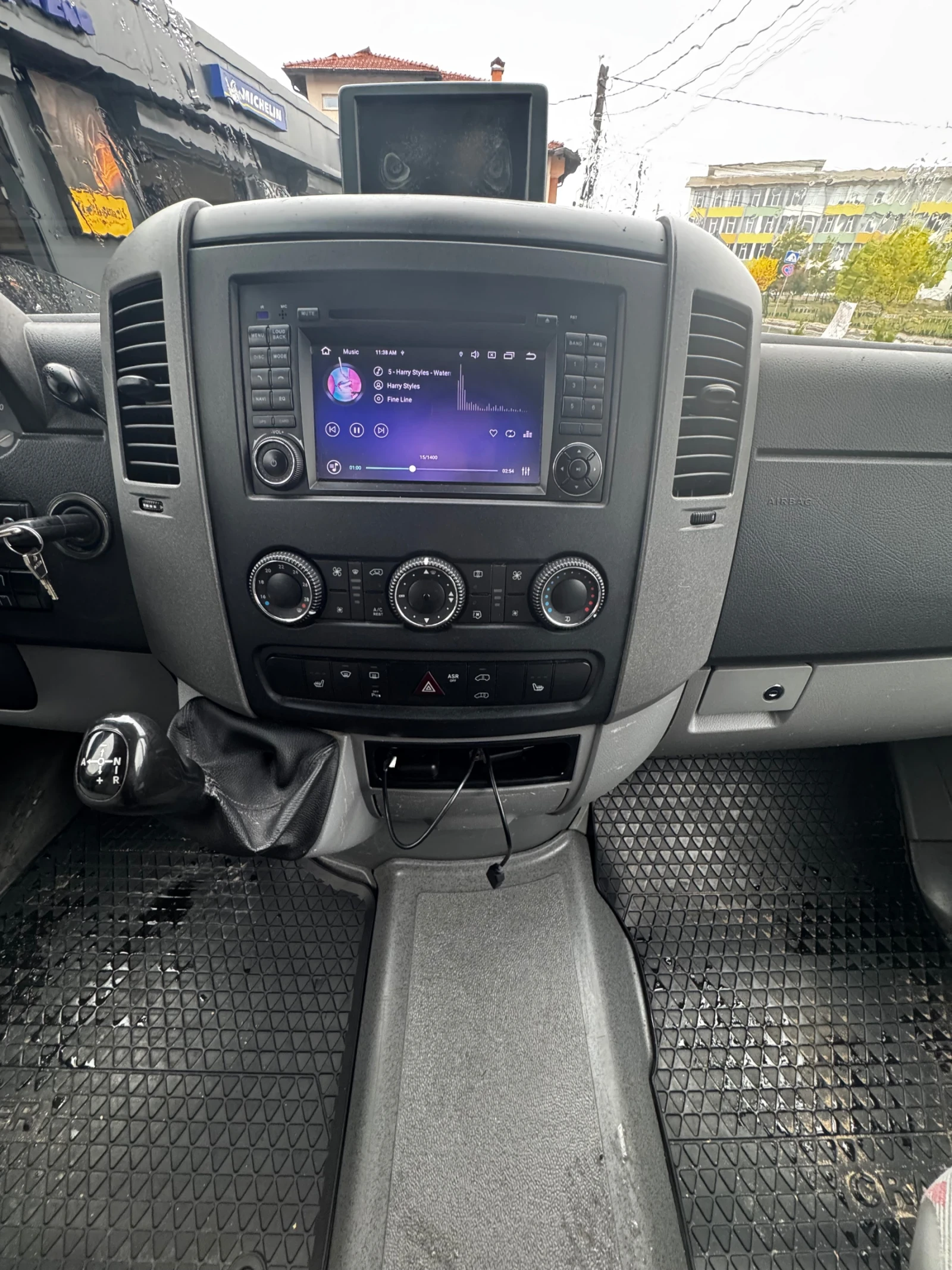 VW Crafter Пътнически - изображение 10