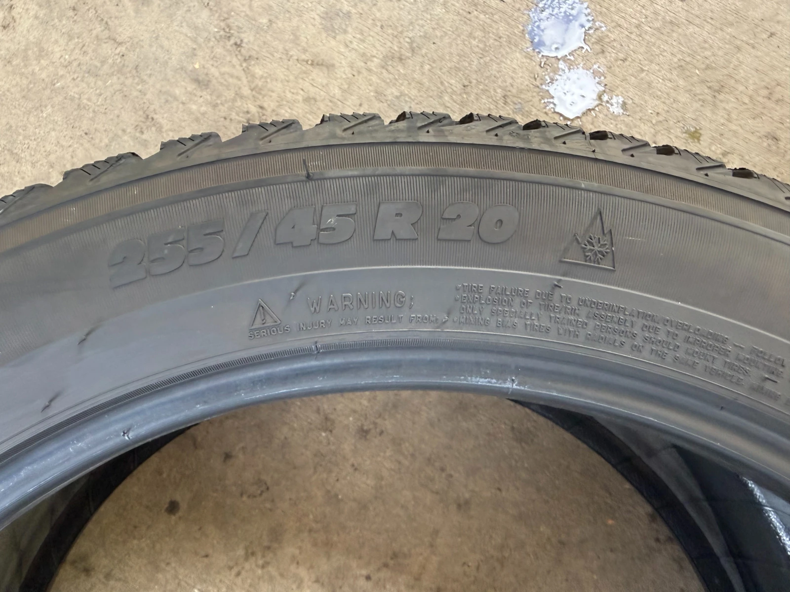 Гуми Зимни 255/45R20, снимка 7 - Гуми и джанти - 55686679