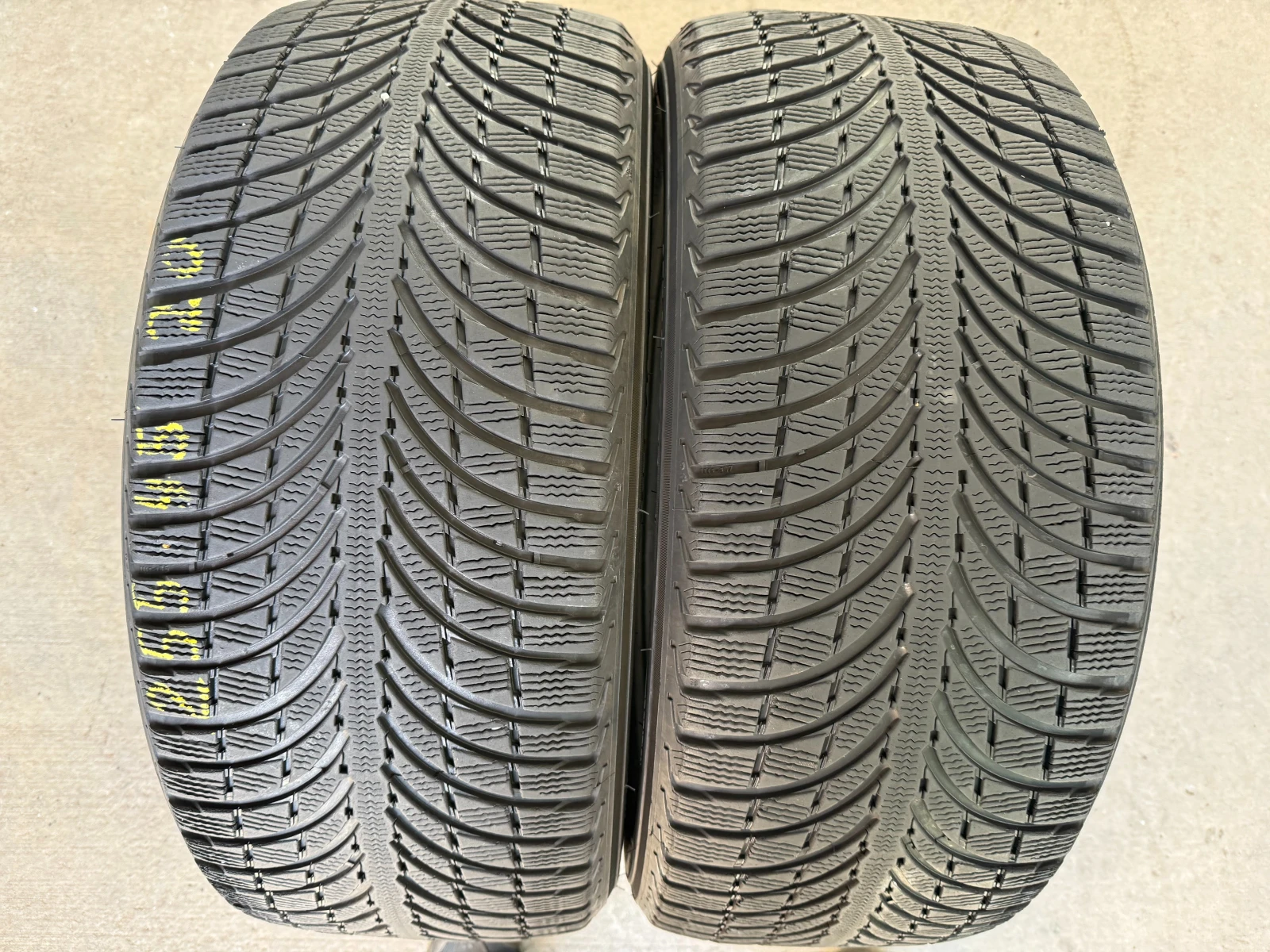 Гуми Зимни 255/45R20, снимка 4 - Гуми и джанти - 55686679