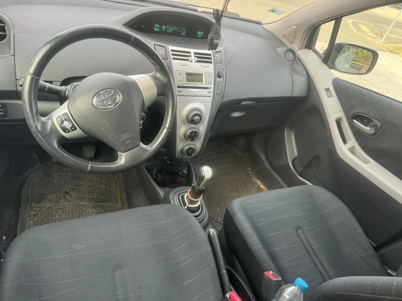 Toyota Yaris 1.3 VvT-I ЛИЗИНГ, снимка 6 - Автомобили и джипове - 47452213