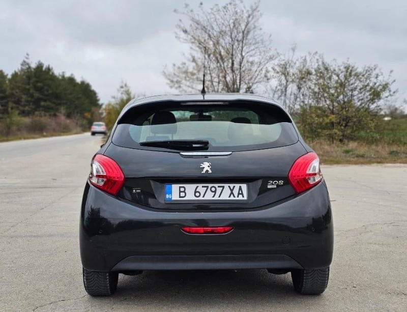 Peugeot 208 1.4 eHDI Автоматик, снимка 2 - Автомобили и джипове - 47909136