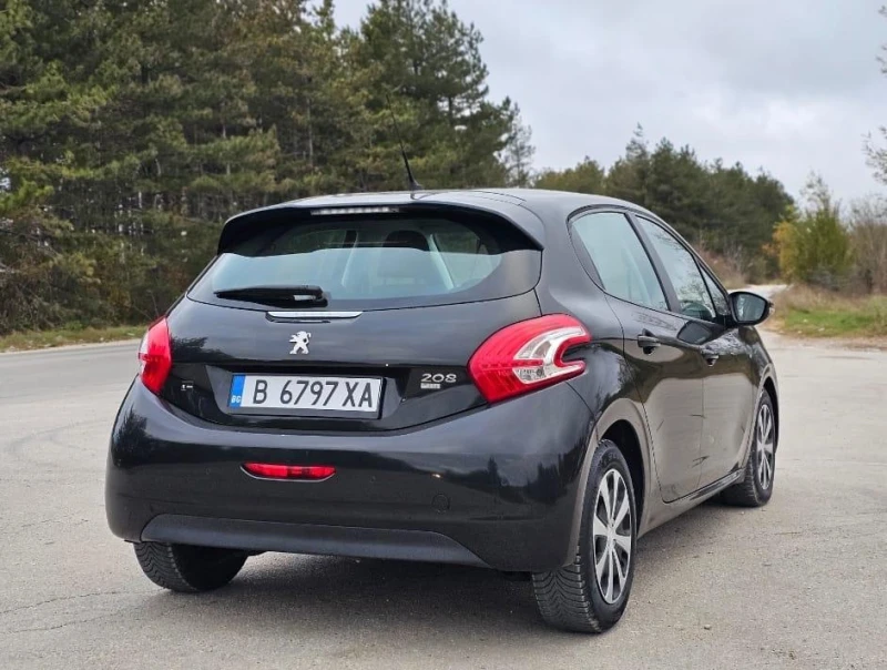 Peugeot 208 1.4 eHDI Автоматик, снимка 12 - Автомобили и джипове - 47909136