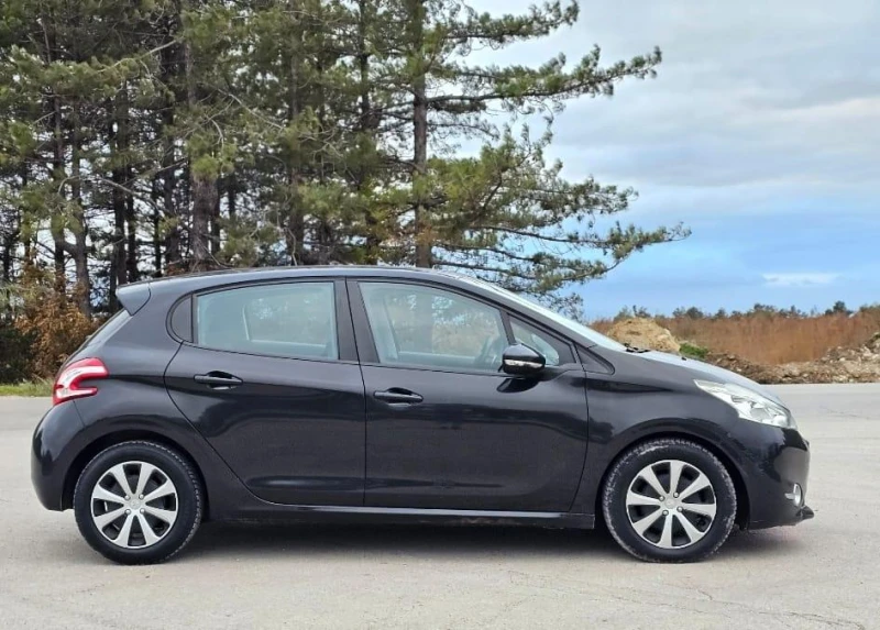 Peugeot 208 1.4 eHDI Автоматик, снимка 4 - Автомобили и джипове - 47909136