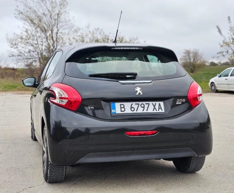 Peugeot 208 1.4 eHDI Автоматик, снимка 13 - Автомобили и джипове - 47909136