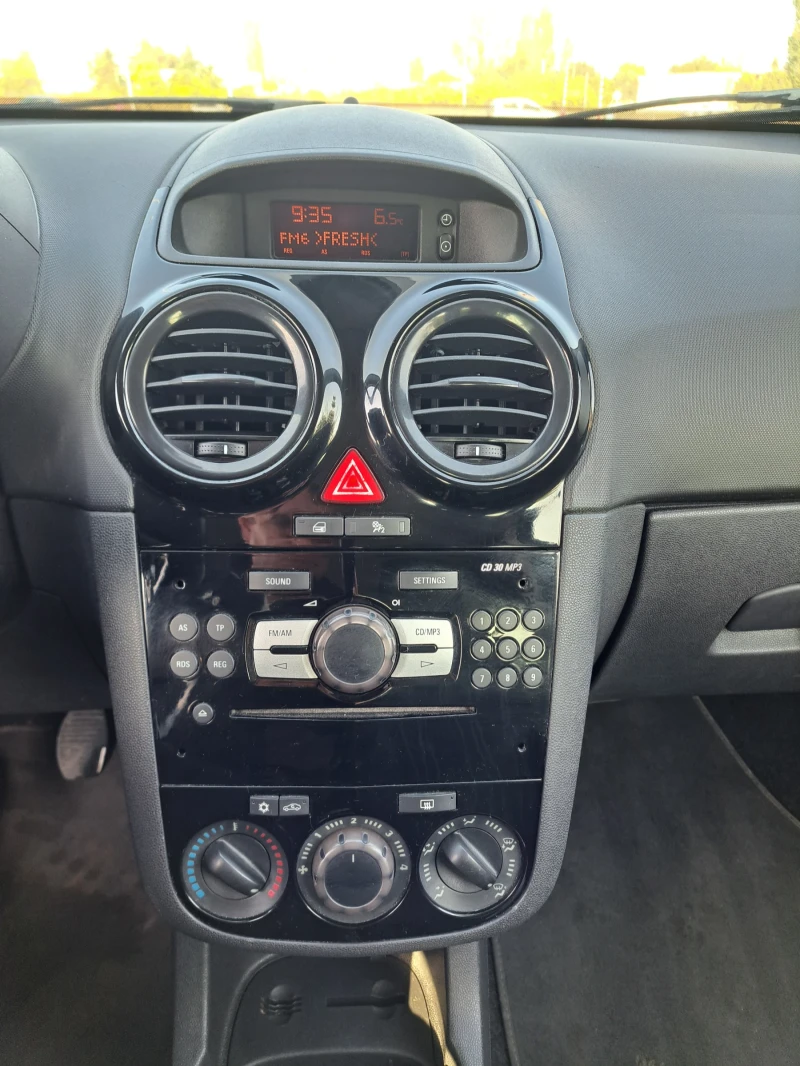 Opel Corsa 1.2, снимка 8 - Автомобили и джипове - 52831284