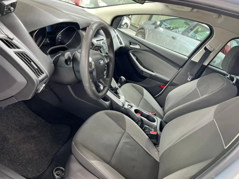 Ford Focus Титаниум 1.6 екобууст 150к.с., снимка 5 - Автомобили и джипове - 52929683