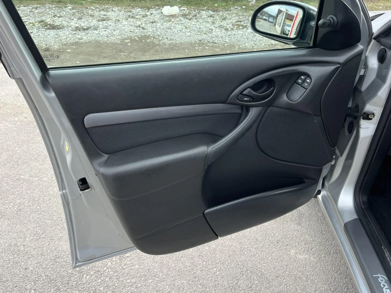 Ford Focus 1.8TDDI 90кс 100018 км КЛИМАТИК КСЕНОН, снимка 7 - Автомобили и джипове - 52967768