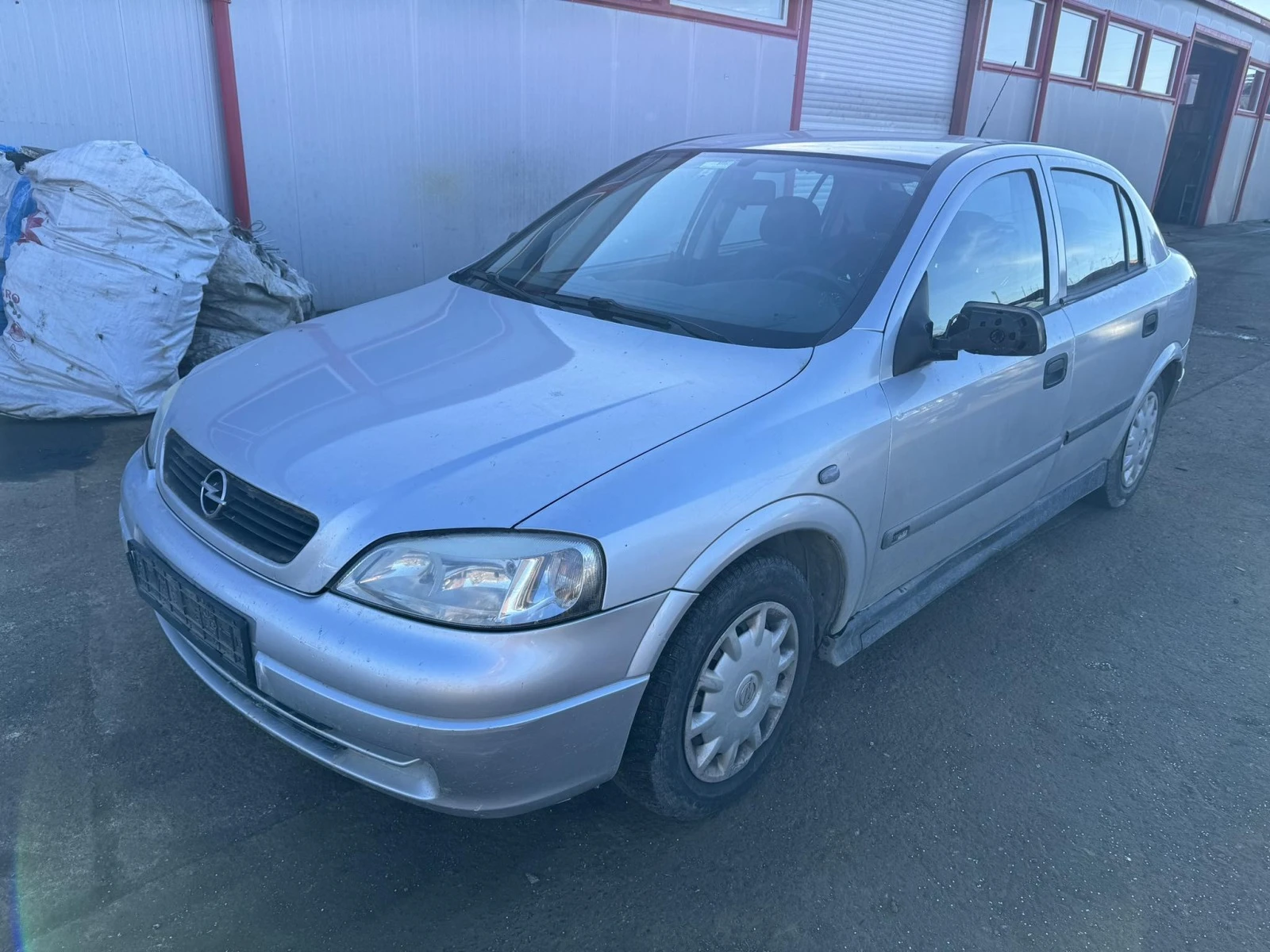 Opel Astra 1.2 - изображение 4