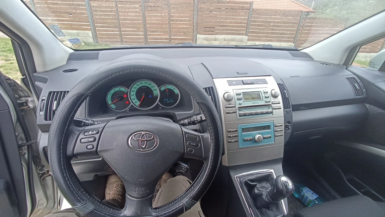 Toyota Corolla verso  - изображение 8