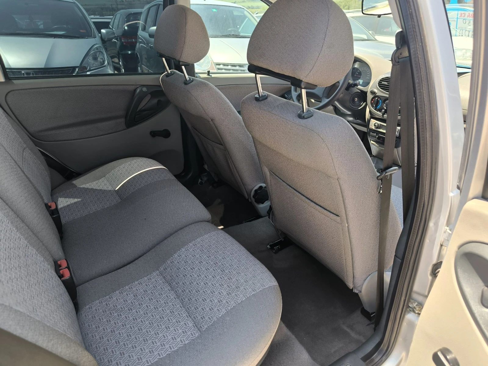 Lada Kalina 1.4i - изображение 9