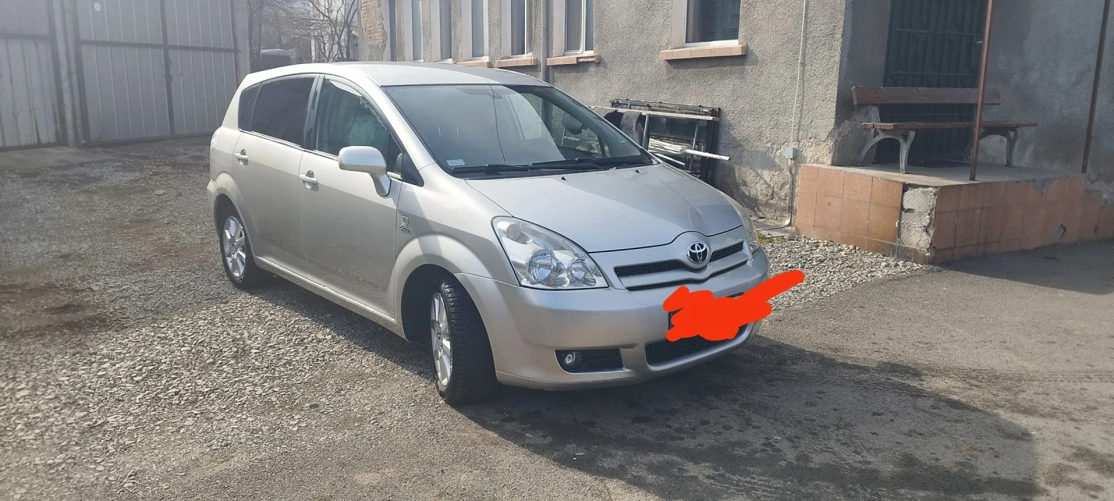 Toyota Corolla verso 2.0 D4D, снимка 2 - Автомобили и джипове - 53718151